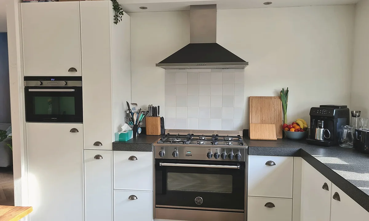 Landelijke keuken met groot fornuis